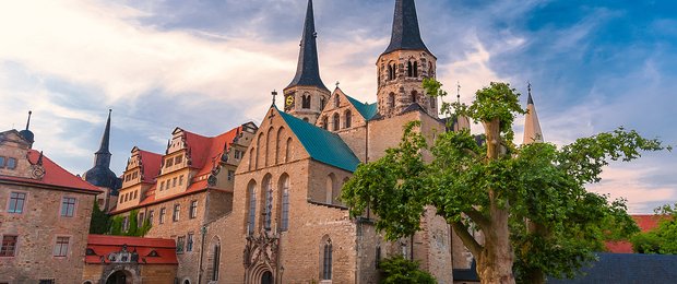 Abenddämmerung am Dom von Merseburg an der Saale, Sachsen-Anhalt