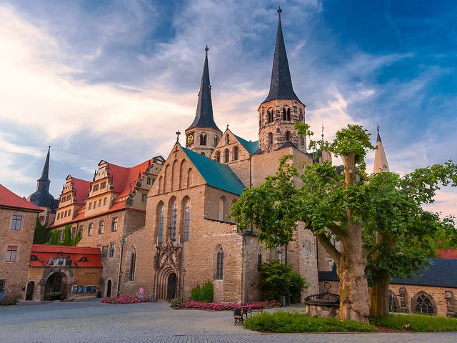 Abenddämmerung am Dom von Merseburg an der Saale, Sachsen-Anhalt