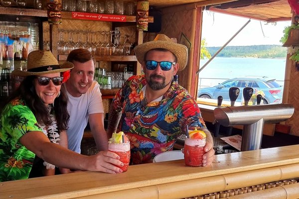 L_028.16.Tiki.Bar.jpg